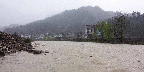 湖北恩施：强降雨致中小河流水位暴涨-图1