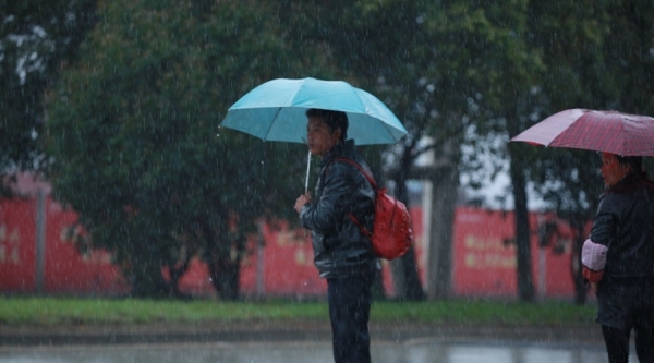 江西南昌遭遇强降雨 多处道路积水-图1