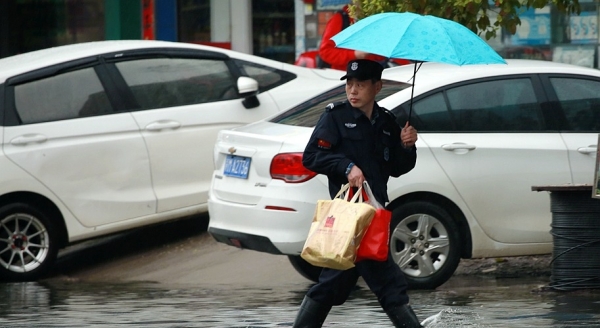 江西南昌遭遇强降雨 多处道路积水-图7