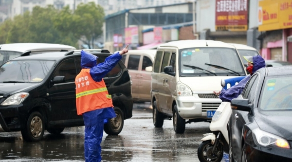 江西南昌遭遇强降雨 多处道路积水-图10