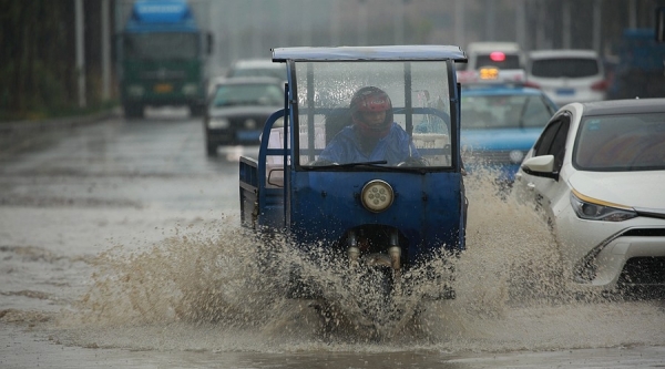 江西南昌遭遇强降雨 多处道路积水-图11