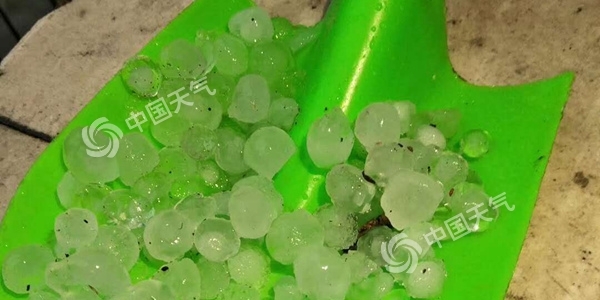 江西遭雷暴冰雹袭击12县市现暴雨 南昌降温将超16℃