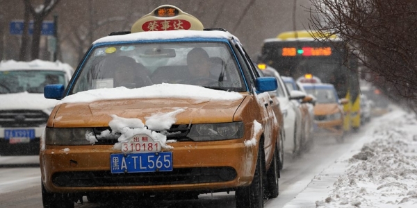 哈尔滨春分大雪纷飞 早高峰交通拥堵-图5