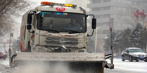 哈尔滨春分大雪纷飞 早高峰交通拥堵-图7