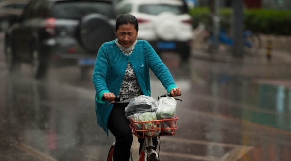 北京今日出现雷雨天气 道路积水明显-图1