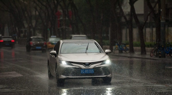 北京今日出现雷雨天气 道路积水明显-图3