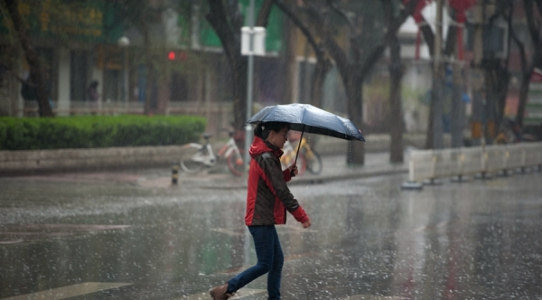 北京今日出现雷雨天气 道路积水明显-图4