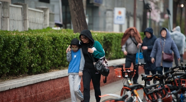 北京今日出现雷雨天气 道路积水明显-图7
