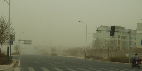 吐鲁番：今春首场沙尘天气来袭-图1