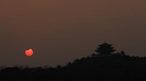 今年首个日偏食奇观：当清晨的北京遇上“天狗食日”-图2