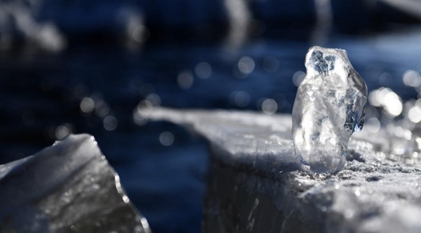 内蒙古牙克石冰雪消融 冰块晶莹剔透如宝石-图5