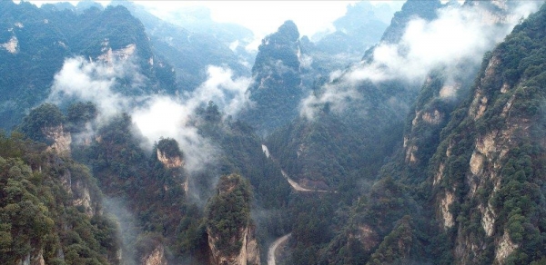 张家界宝峰湖云雾缭绕 宛若水墨画卷-图3
