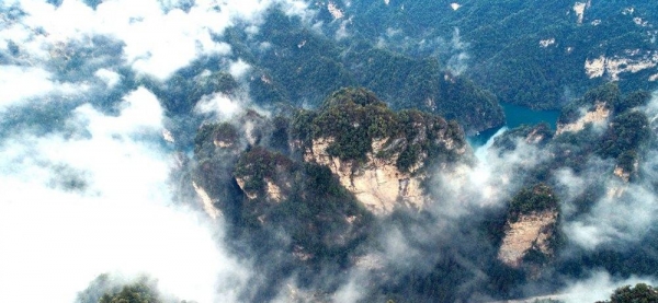 张家界宝峰湖云雾缭绕 宛若水墨画卷-图5
