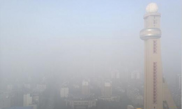 安徽中南部浓雾弥漫 合肥气温回升至22℃