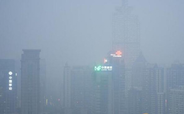 安徽今晨现浓雾高速封闭 今夜雨水再起降温5℃
