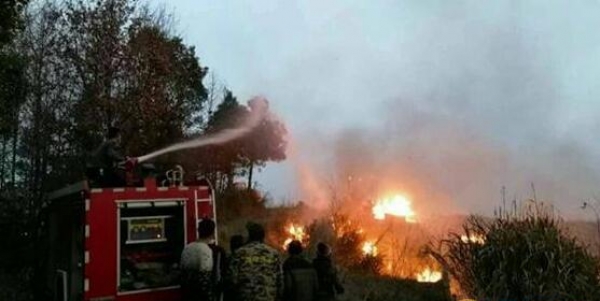 河北保定一村民吸烟引发山火 火被扑灭无人伤亡