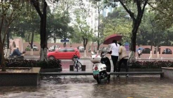 青藏高原东部小到中雪 江南北部中到大雨来袭