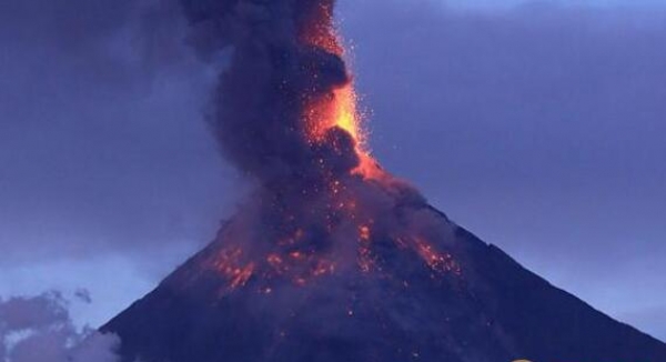 今年俄堪察加火山喷发32起 火山灰最高达5000米