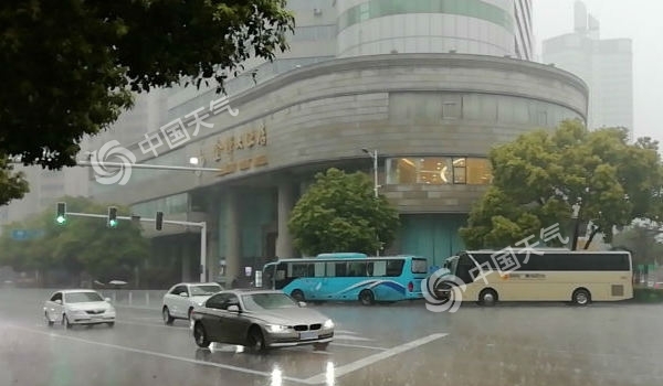 湖南强降雨南压 明日起阳光露脸清晨有雾