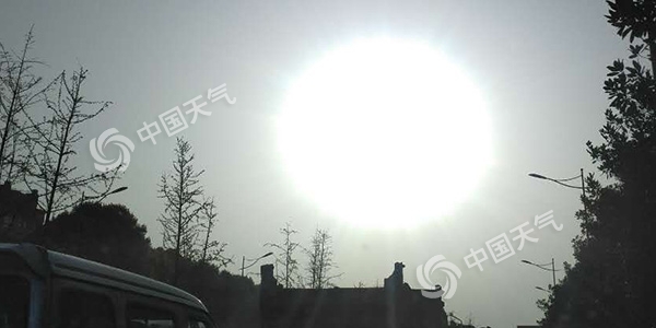 重庆周末将现强对流天气 国际马拉松赛雨中开跑
