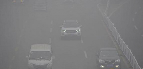 今晨湖北大雾弥漫 部分收费站入口临时关闭