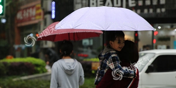 贵州江南一带降雨降温双“打卡” 北方风大警惕火险