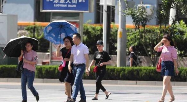 泰国遭遇夏季风暴袭击 曼谷最高气温超40℃