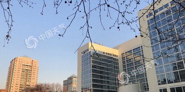 北京气温持续回升 森林火险红色预警中