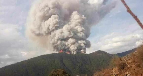 四川火灾致30名扑火人员牺牲 火灾面积达到15公顷