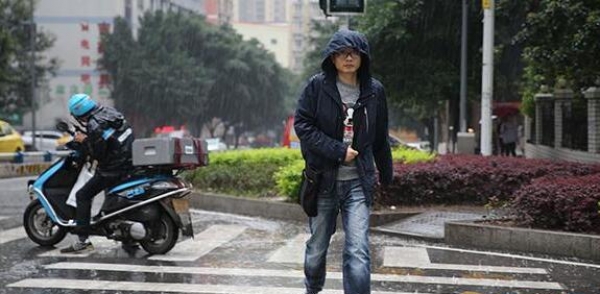 重庆多地阵雨仅15℃ 清明期间转晴宜出行