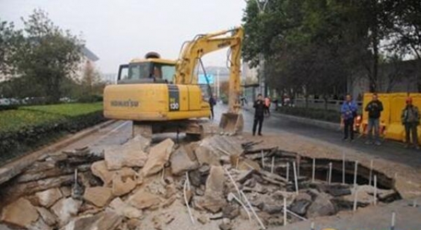 山西省临汾市一路段塌方 未造成人员伤亡