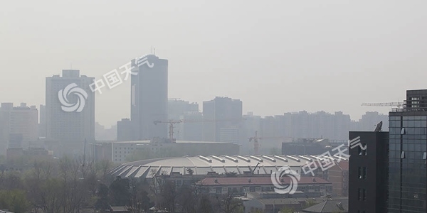 出门戴口罩！北京大风和森林火险预警齐发 局地现扬沙