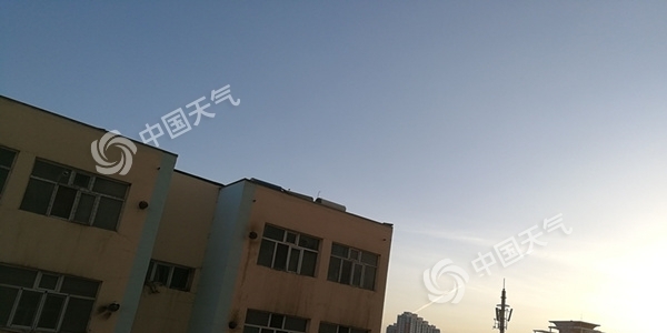 冷空气强势来袭 清明假期新疆暴雨大风沙尘暴3预警齐发 
