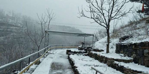 北京城区降雨郊区飘雪仅9℃
