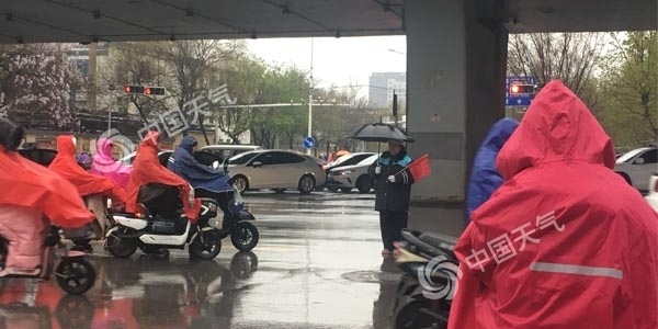 河北雨雪降温来袭 今天最高温不足10℃阵风6-7级