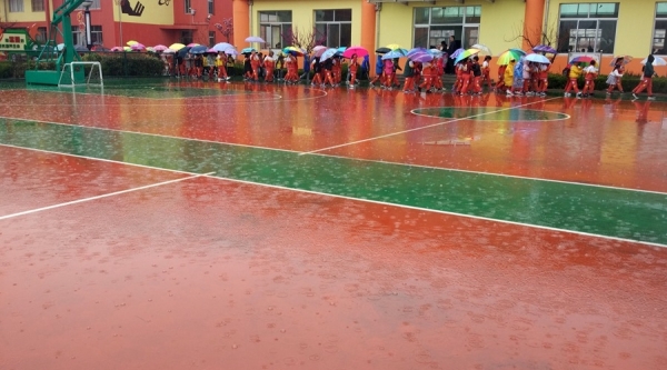 山东威海降雨 路面湿滑-图3