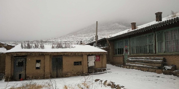 山西多地最低温跌至冰点下 大同广灵积雪难化-图4