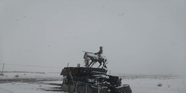 内蒙古乌拉特中旗喜迎降雪 利于牧草返青-图2