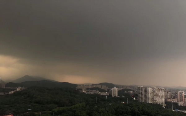 广东强对流天气持续 珠江三角洲粤西局地有暴雨
