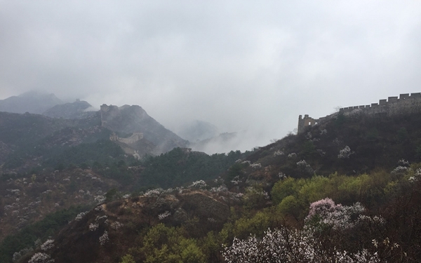 雾锁金山岭长城  “巨龙”气势磅礴-图2