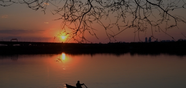 松花江畔夕阳映晚霞 美景如画-图2