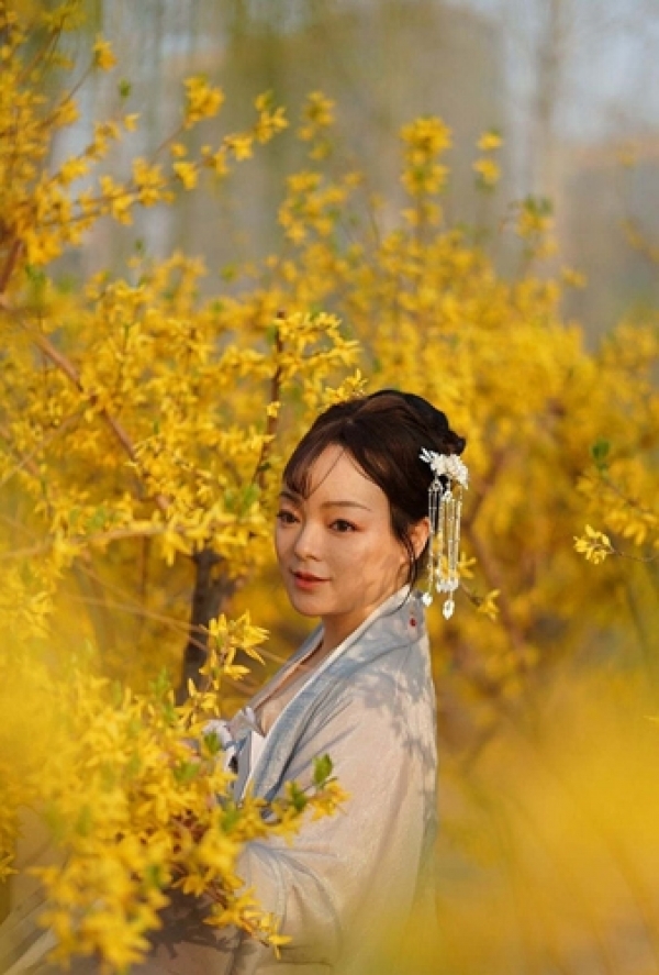 美人如玉裳如画 春花古装两相宜-图10