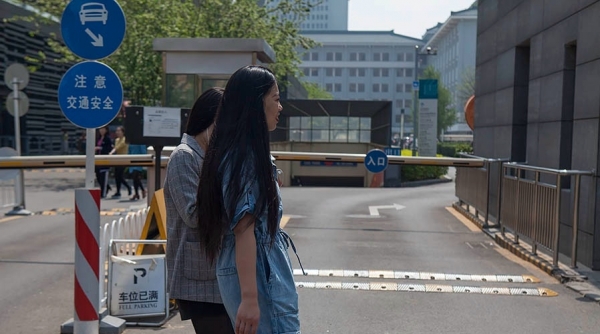 热如初夏 北京街头短袖裙装齐上阵-图1
