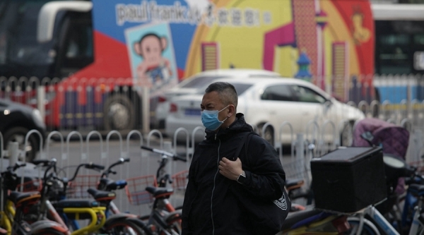 北京空气质量不佳 市民出行口罩遮面-图1