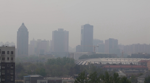 北京空气质量不佳 市民出行口罩遮面-图4