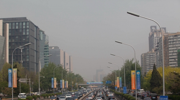 北京空气质量不佳 市民出行口罩遮面-图7