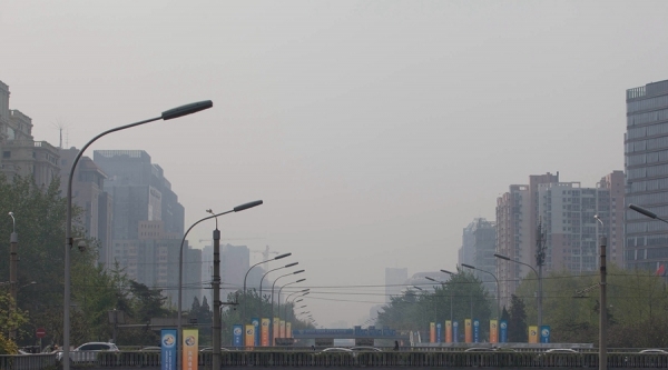 北京空气质量不佳 市民出行口罩遮面-图8