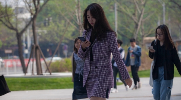 晴热下的北京街头 裙装美女闪亮登场-图7