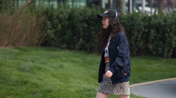 晴热下的北京街头 裙装美女闪亮登场-图8