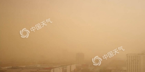 内蒙古辽宁部分地区沙尘漫天 哈尔滨等地或下泥雨